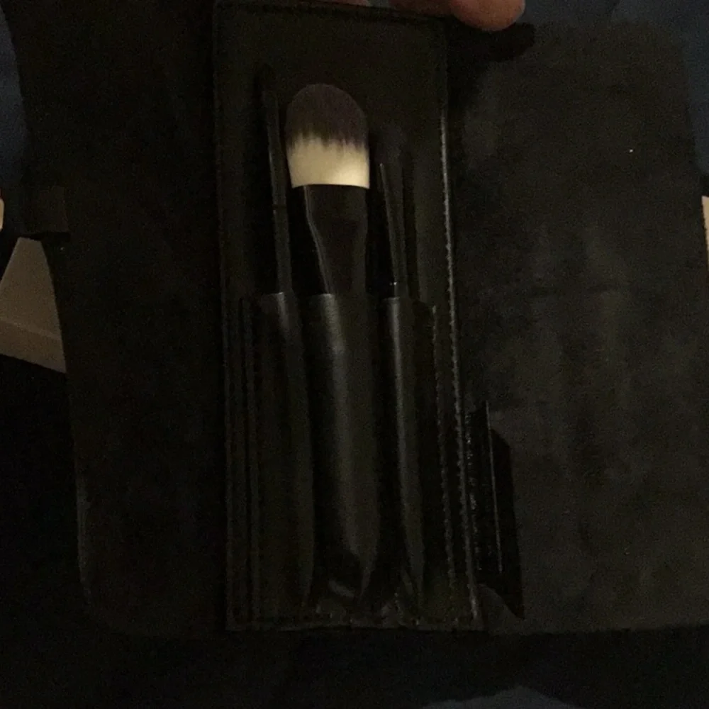 Yves Saint Laurent Black Limited Edition Makeup Brushes & Roll Bag Holder - Picture 4 of 10